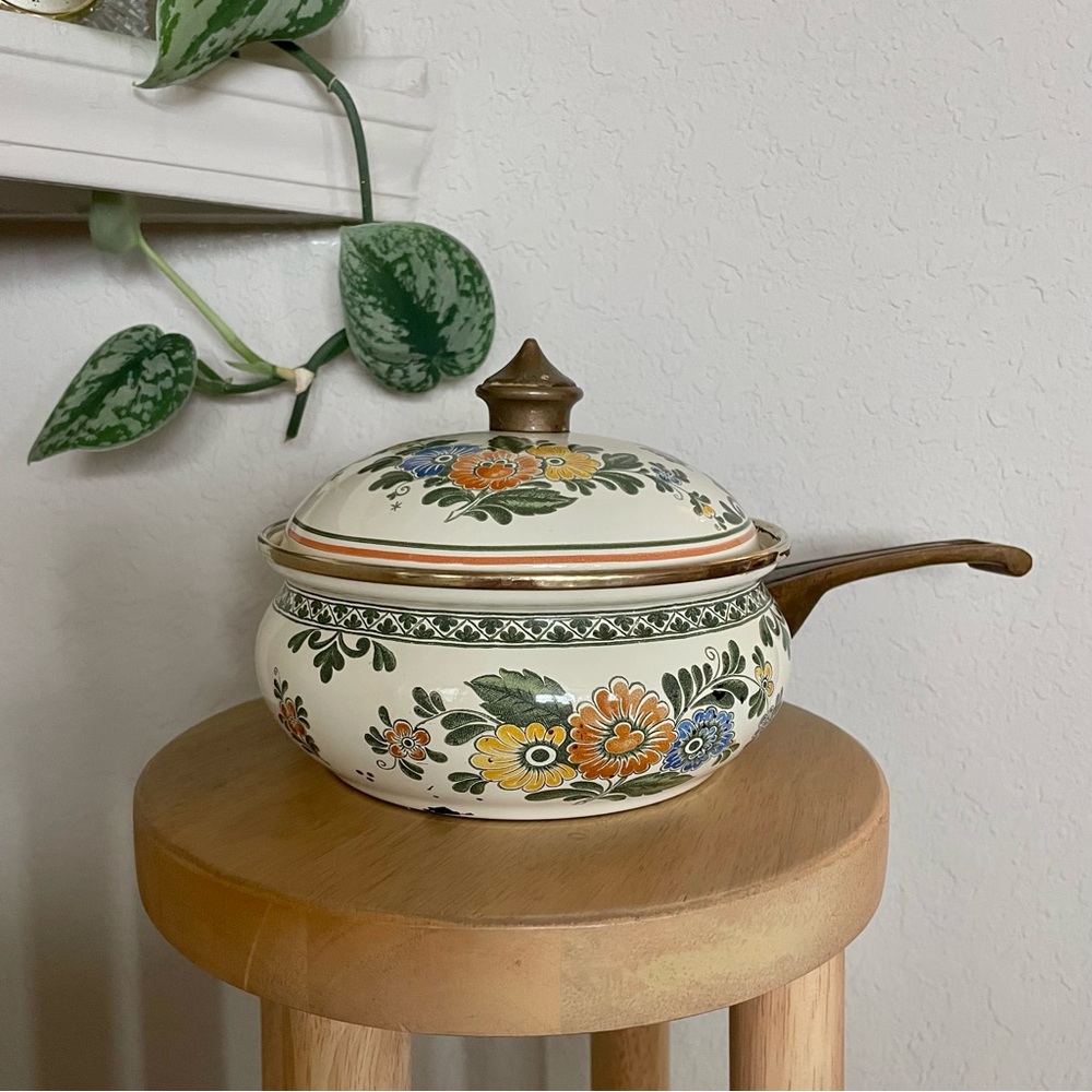 Vintage ASTA 70’s Enamel Dutch Oven Floral Pot with Lid 7”